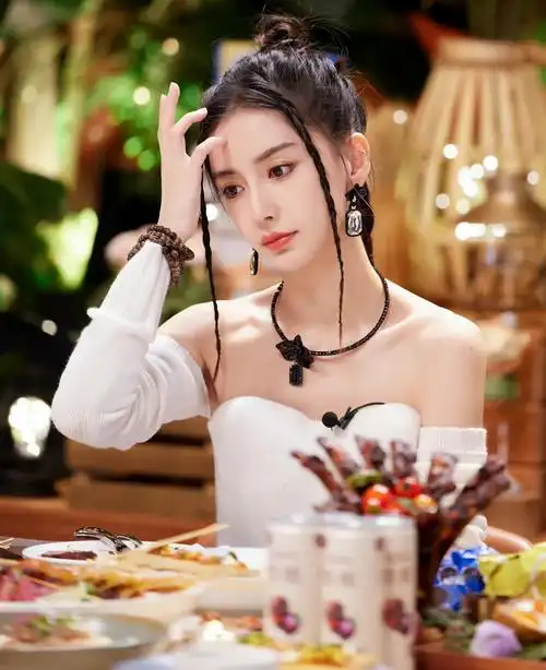 杨颖,时尚前卫,甜美可爱的写真!__财经头条