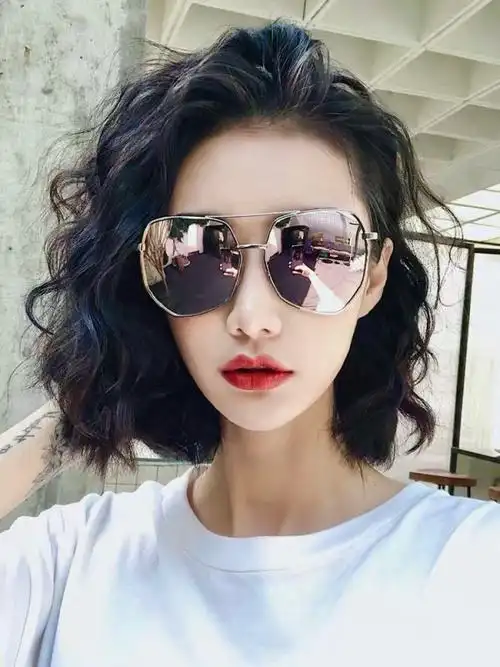 超a复古港风卷发短发女生这样烫太气质啦