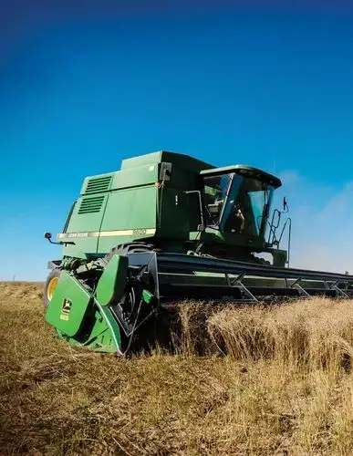 ▼亚麻秆收割机器,收割来的亚麻秆也有大用亚麻的故事还在继续!
