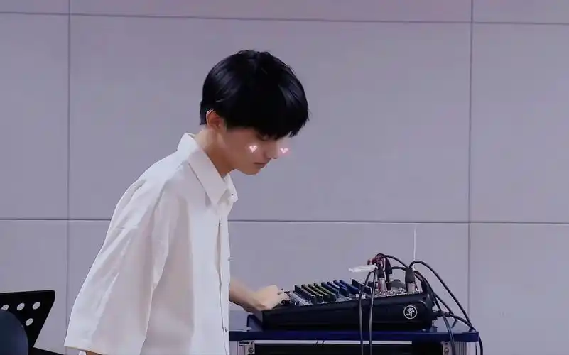 【马嘉祺】这里真的好像和女朋友逛街给女朋友挑衣服啊!