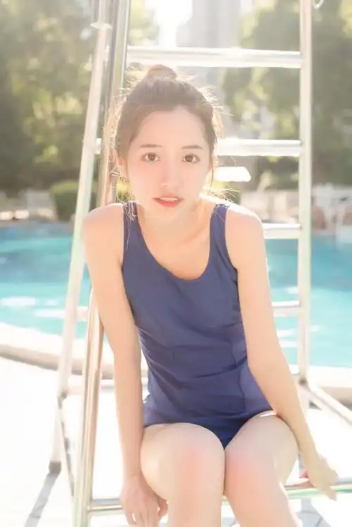 高清泳装清纯美女