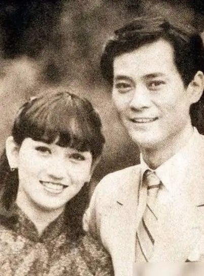 赵雅芝郑少秋烽火飞花是潜伏和风筝合体更令人肠断