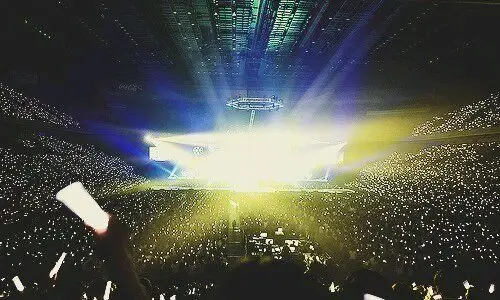 【图】exo银海照片大放出 荧光棒连接起来竟似银河璀璨