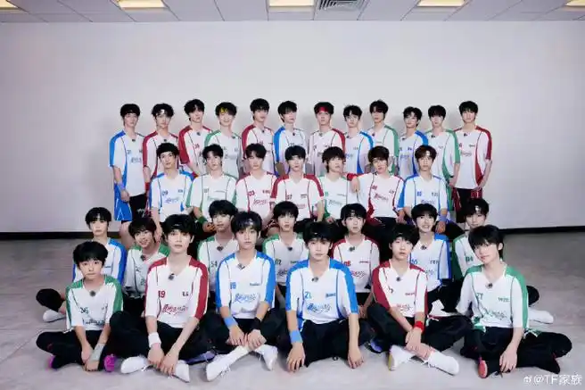 tf家族运动会大合照,有没有不是粉丝但也觉得帅的