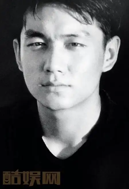 邢佳栋早期帅气写真