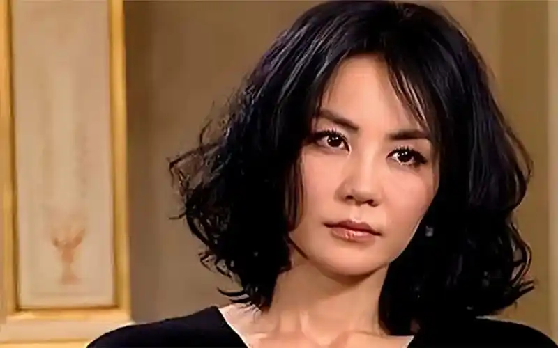 王菲被问:你这辈子最爱的男人是哪一个?她的回答耿直到太意外