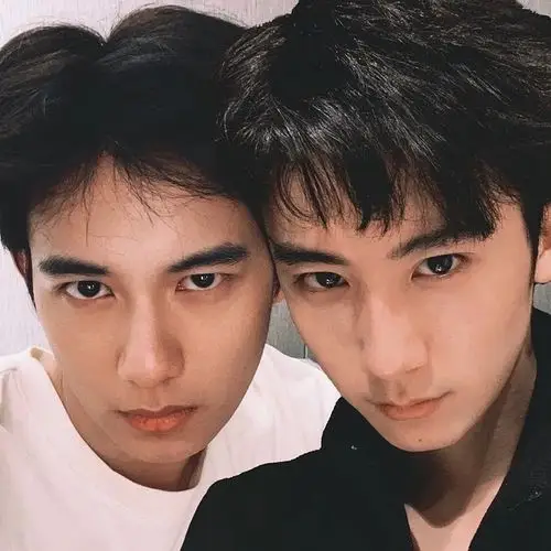 郝富申是真的没有和胡先煦拍双人合照吗