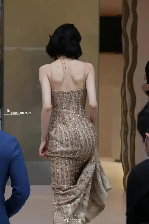 迪丽热巴腰臀比 震撼