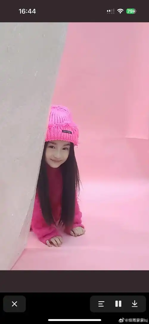 杨幂女儿小糯米拍摄近照曝光!