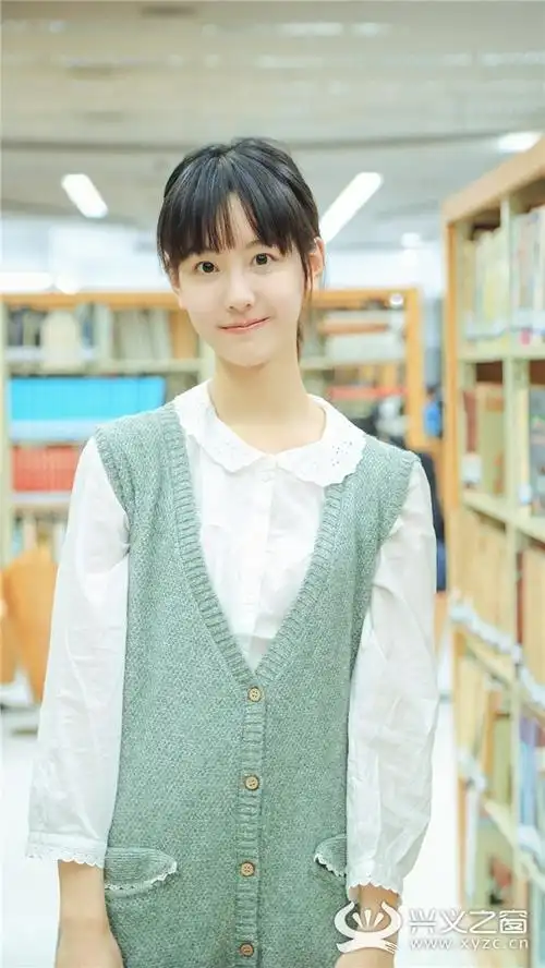 全国高校校花陈都灵:芙蓉不及美人妆