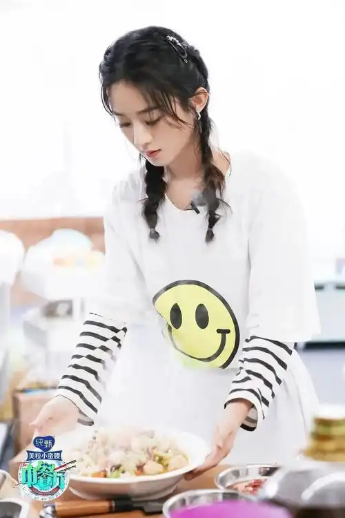 还因为这是赵丽颖产后复出的综艺首秀