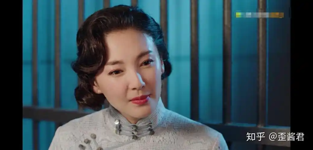 时隔十年,从《长江七号》到《旗袍美探》,张雨绮旗袍装依旧惊艳