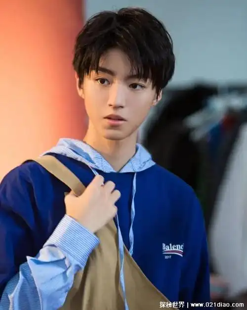 王俊凯图片大全最帅2022,高清壁纸(可爱/帅气/霸气全都有)