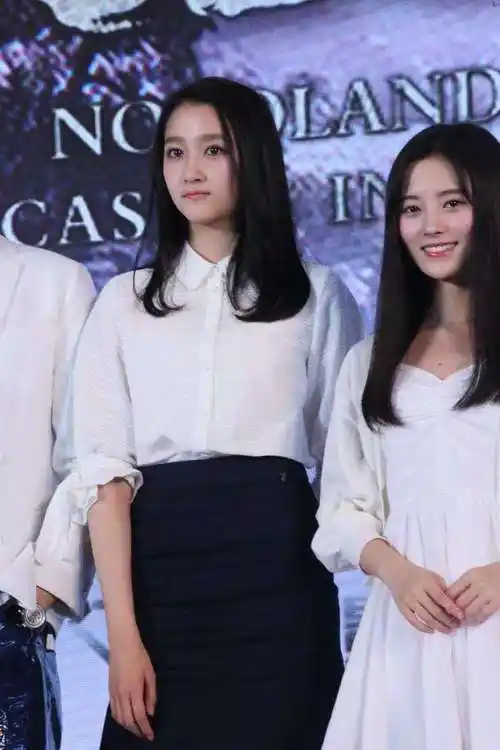 关晓彤鞠婧祎,虽然两人一直被比较,但私底下两人关系也是不错