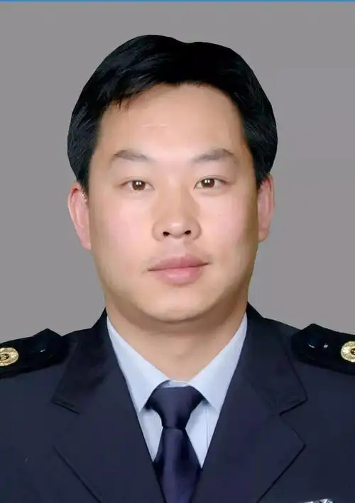 胡光勇,男,汉族,威信扎西人,1970年3月生,函授本科学历,1990年8月参加