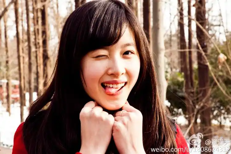 章泽天清华大学校花 章泽天清华大学近照