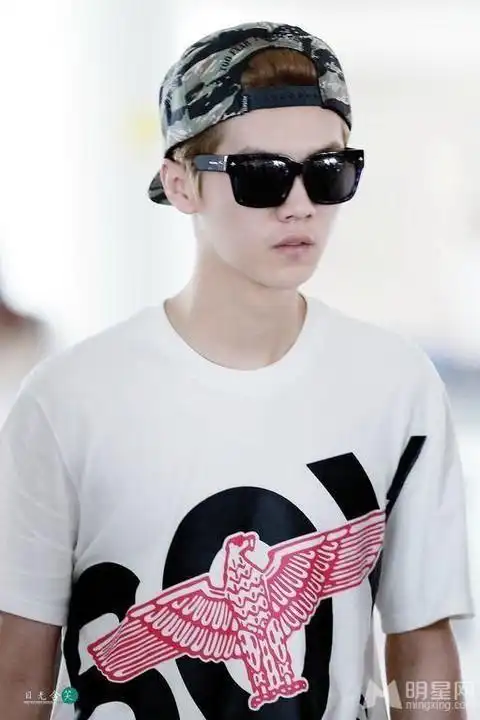 帅哥照片明星鹿晗反戴帽子的帅气图片115帅哥猛男文章小虾米