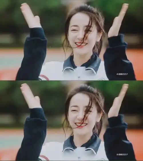 如果我的学生时代能够遇到像迪丽热巴穿校服都这么好看的美女