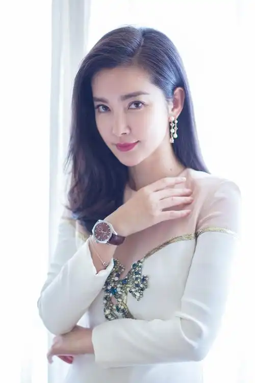 来自李冰冰的圣诞问候宝齐莱马利龙缘动力腕表点亮圣诞