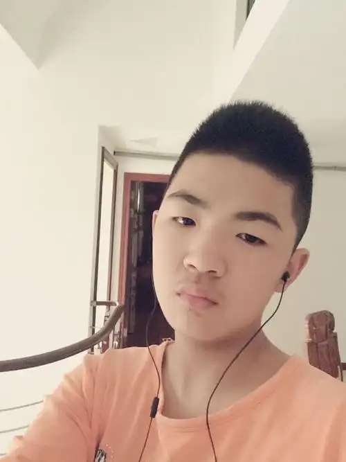 问:现在的初中女生喜欢怎么样的男生?我这样会喜欢吗?我初一(1米75).