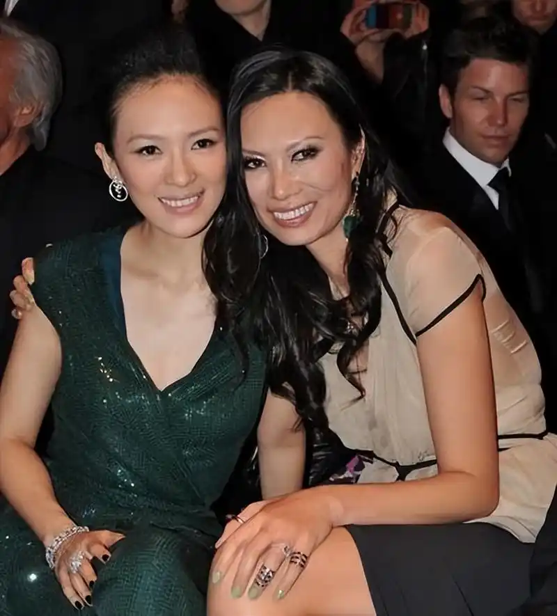 看了章子怡和霍启山2004年的一张旧照,才知道她为什么不嫁入豪门