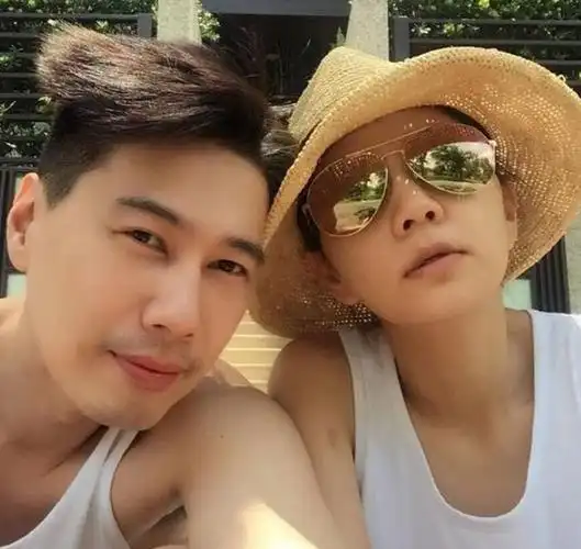 晒晒陈嘉桦的家,在家吃饭都是两三个菜,跟老公粗茶淡饭过日子