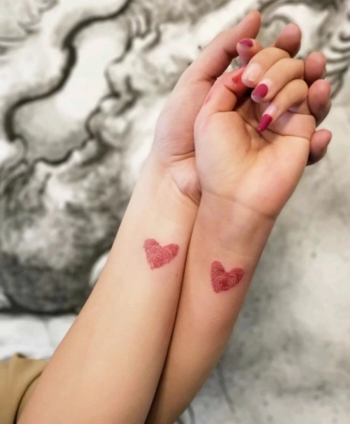 个性情侣爱心纹身图片好看的指纹爱心纹身设计