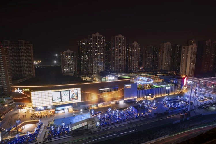 此外,随着华润·万象汇的开业,地上7层,地下2层,总建筑面积11万㎡,集