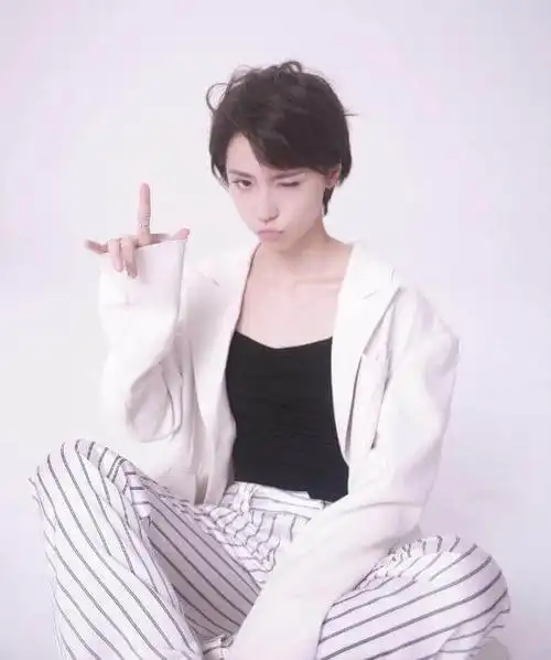 斗鱼成果写真图片爱情公寓诸葛大力写真集10p