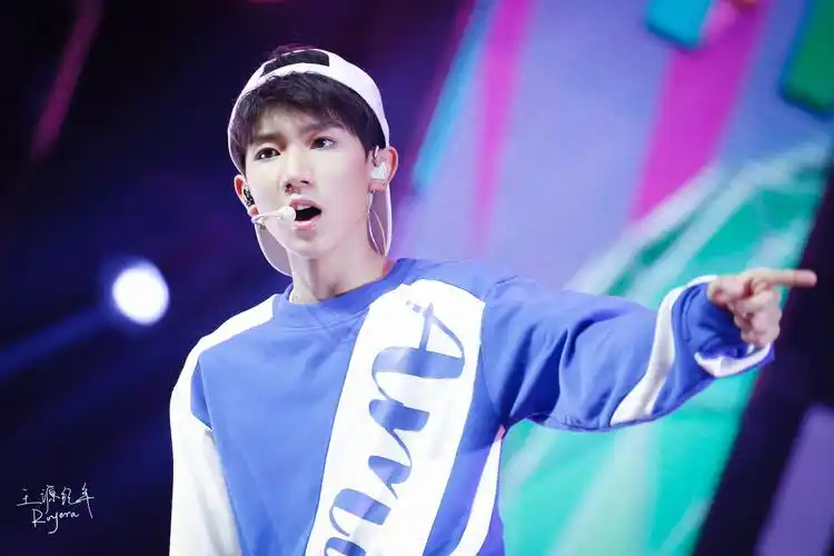 170813 四周年演唱会 王源 - 堆糖,美图壁纸兴趣社区