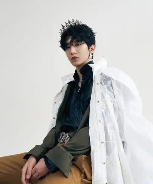 范丞丞图片范丞丞时尚封面大片写真图片