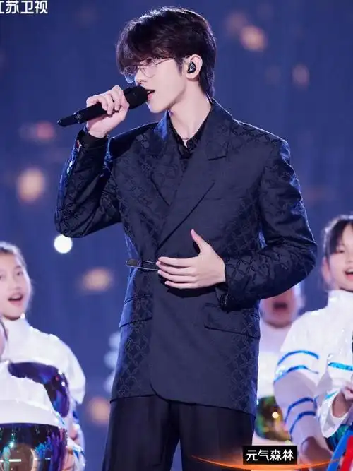 20212022跨年晚会蔡徐坤