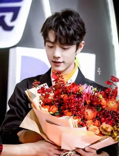 肖战捧花合集怕你不被人知又怕你人尽皆知