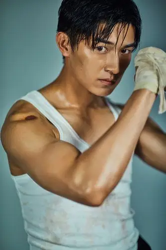 解锁硬汉封印杨旭文最新写真演绎行走的荷尔蒙