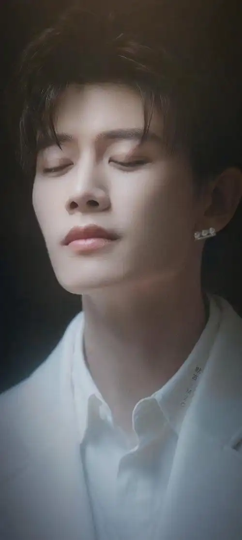 晚安,梦中任@任嘉伦allen  任嘉伦|卡大头版壁纸 9p  #任嘉伦#rjl