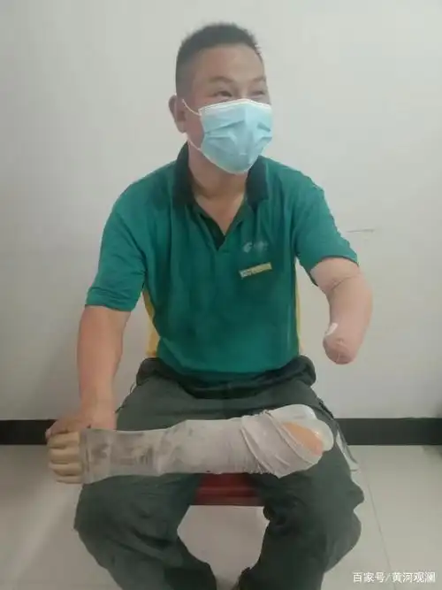 退伍不褪色邮政投递员失双手戴假肢14年送250多万个邮件