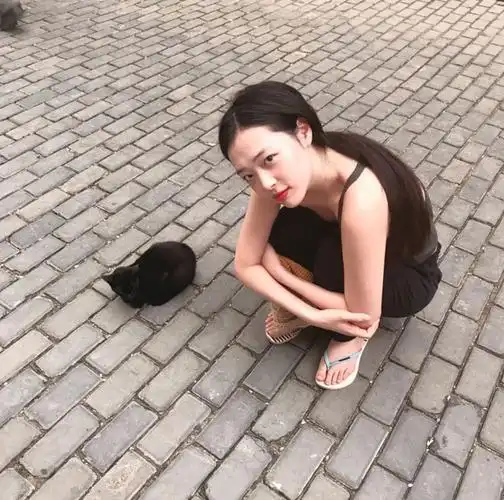 人间蜜桃崔雪莉ins