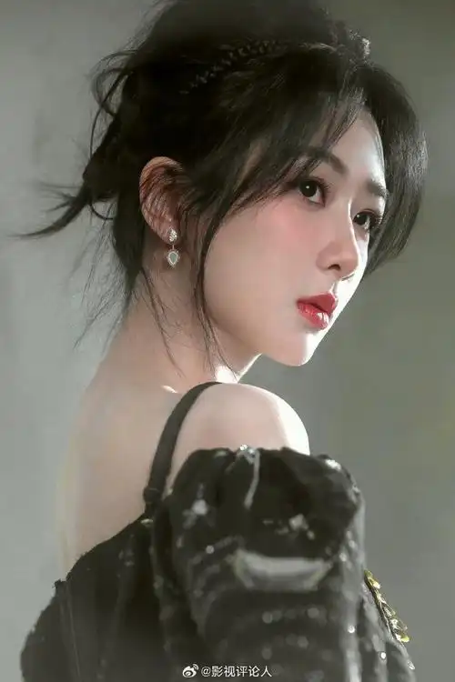 杨紫失落期开车绕北京城