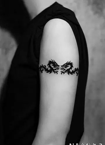 双龙图腾臂环纹身图案