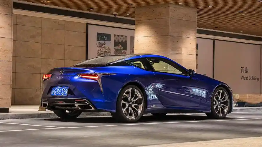 都2022年了,开一台百万混动跑车是一种怎样的体验?_搜狐汽车_搜狐网