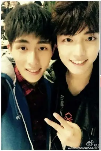 160206-07 燃烧吧少年庆功宴肖战合照