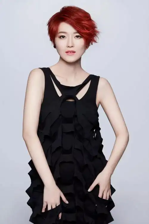 蔡淳佳现场深圳站开唱,一起被歌声疗愈