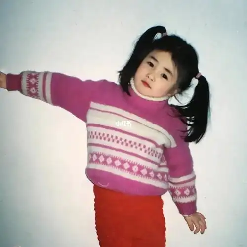 白鹿一生一世我现在的发量还没有白鹿小时候扎两个辫子的一个辫子发量