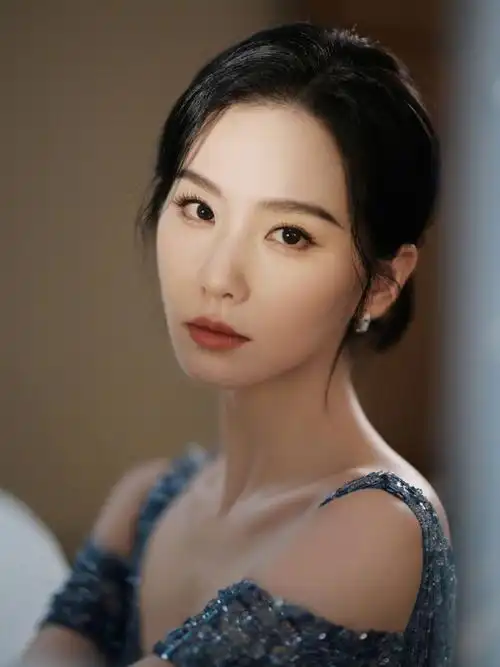 刘诗诗醒狮项链##微博之夜 红毯