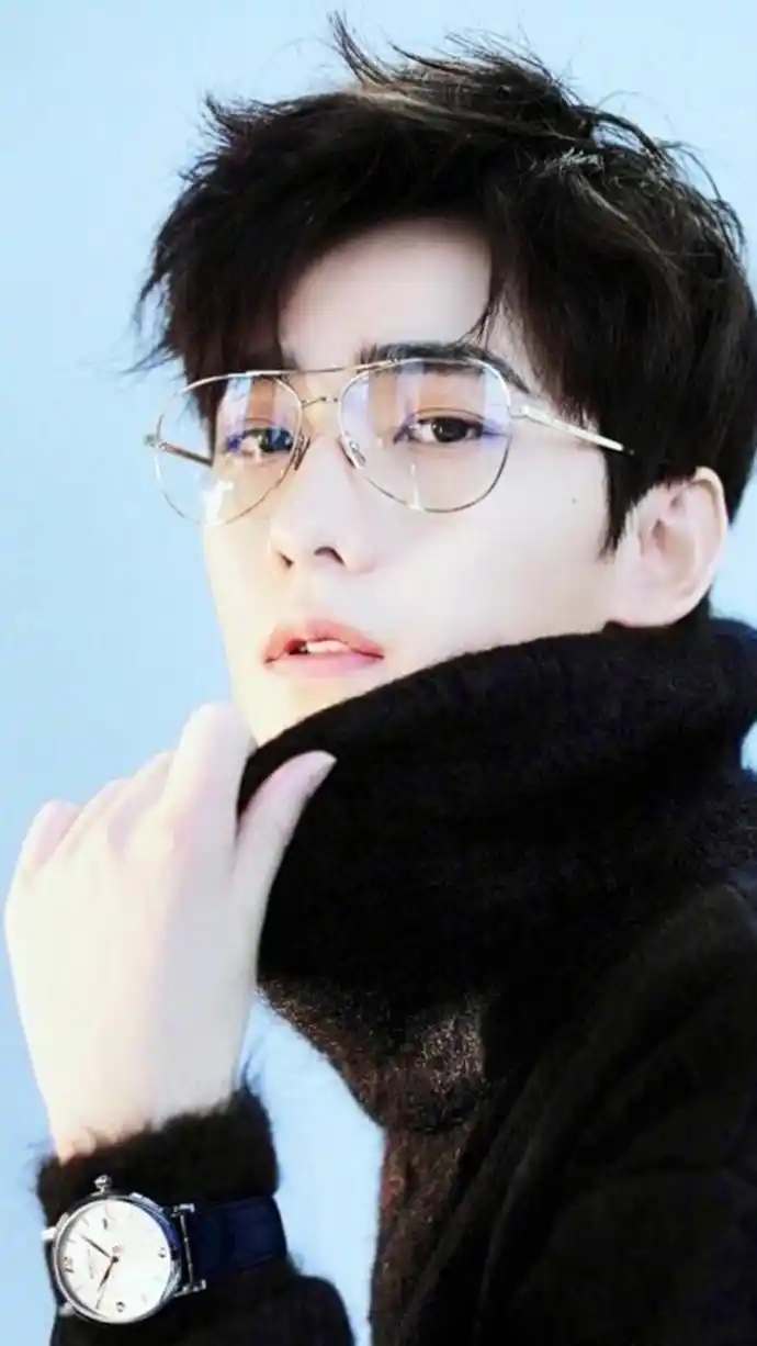 一组杨洋壁纸锁屏你的咩老公