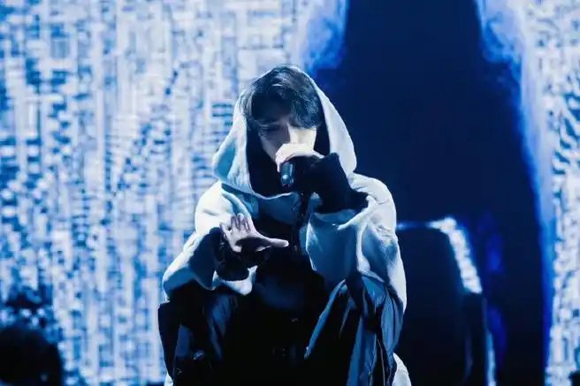 蔡徐坤真人vs大屏##蔡徐坤新加坡演唱会舞台照