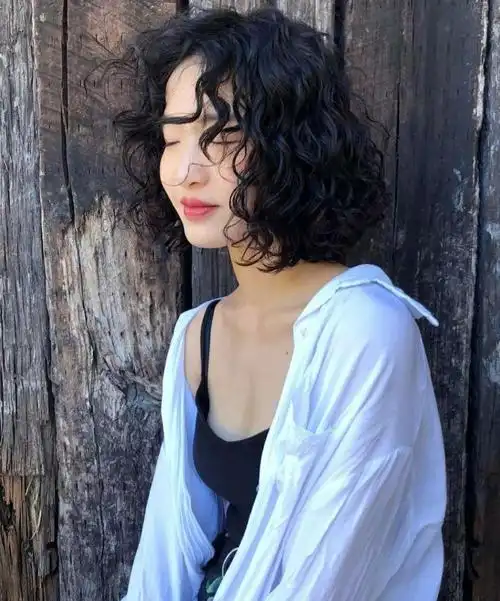 女生头发少什么发型好看