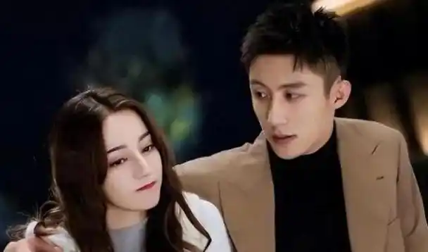 迪丽热巴恋情事情疑似被实锤,迪奥聘请她去时装周,称谓她为夫人