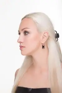 白头发的女人图片