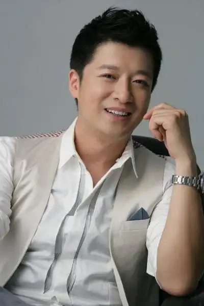 张衣《璀璨人生》上海开机首演屌丝男